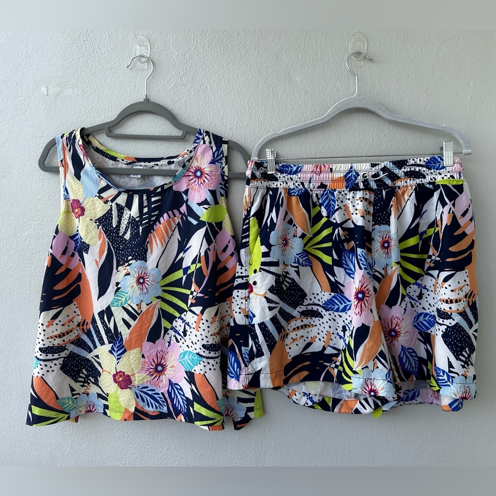 Floral two-piece set of shorts and blouse dry fabric